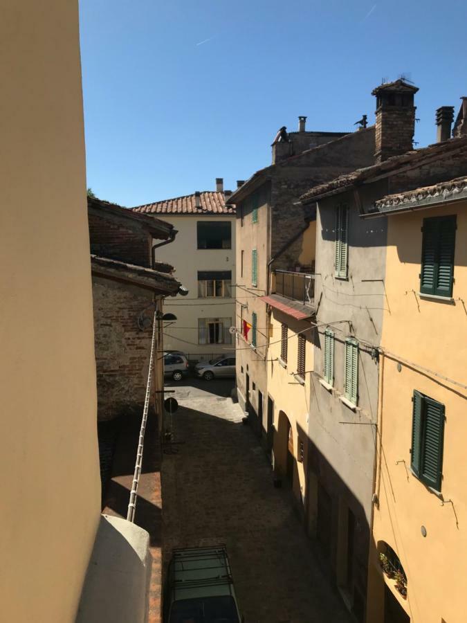 Le Deja Vue Apartment Citta di Castello Luaran gambar