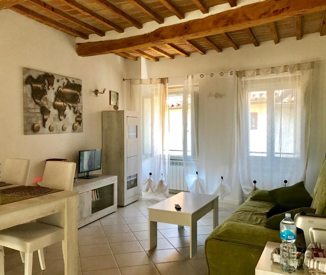 Le Deja Vue Apartment Citta di Castello Luaran gambar
