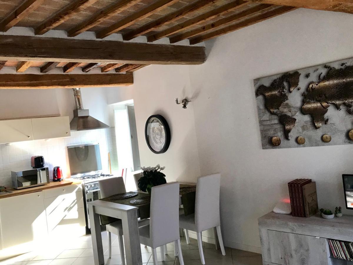 Le Deja Vue Apartment Citta di Castello Luaran gambar