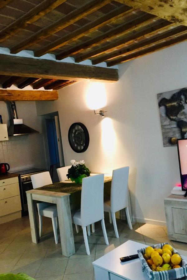 Le Deja Vue Apartment Citta di Castello Luaran gambar