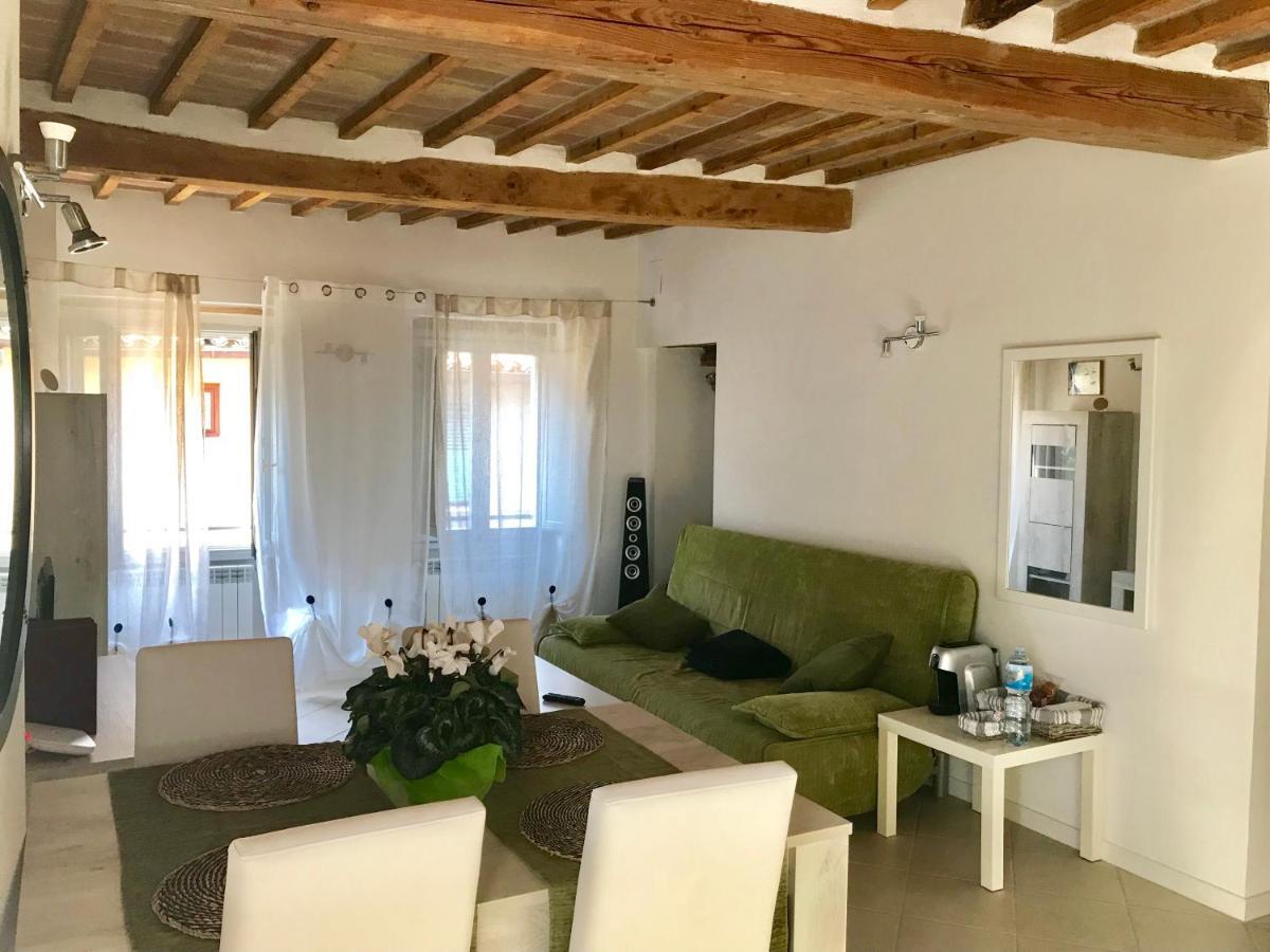 Le Deja Vue Apartment Citta di Castello Luaran gambar